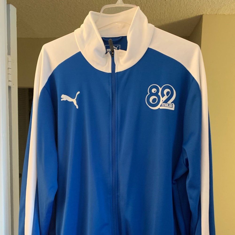 Men’s 82 italia soccer team track jacket. Puma.